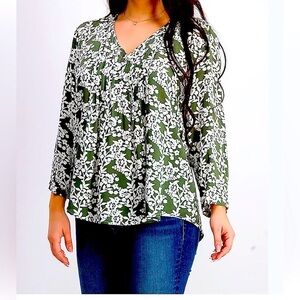 Fun 2 Fun NWOT Women Flowy Maley Pleated Detail Top, Olive Combo Women’s Size XS